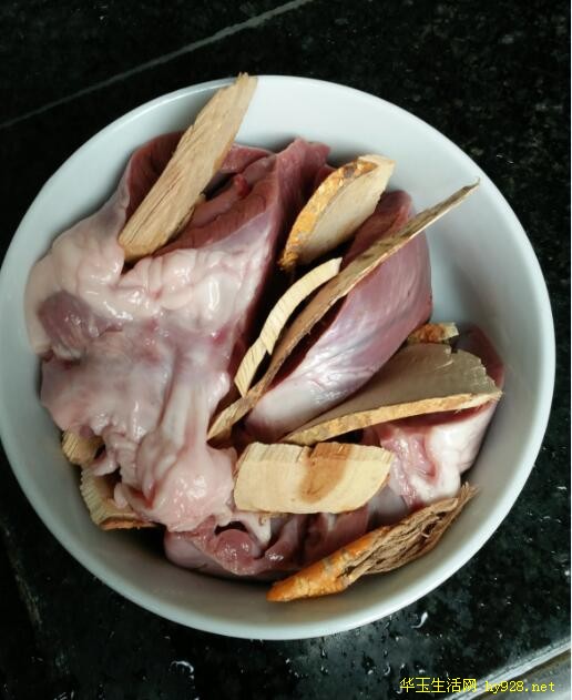 黄刺(穿破石)隔水蒸猪心_治疗心脏病